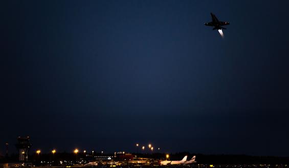 Hornet nousussa Rovaniemen lentokentällä