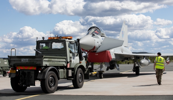 Ison-Britannian kuninkaallisten ilmavoimien Eurofighter Typhoon -hävittäjää siirretään asematasolla
