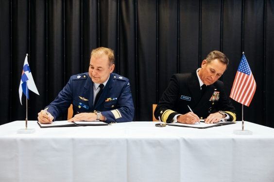 Avaruustilannekuvayhteistyötä koskevan sopimuksen allekirjoitus 4.11.2019
