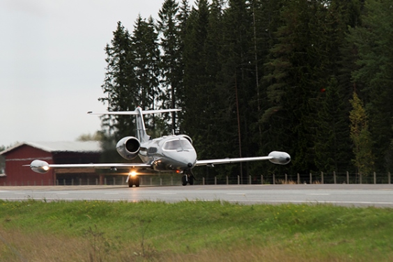 Learjet 35 A/S Jokioisten varalaskupaikalla