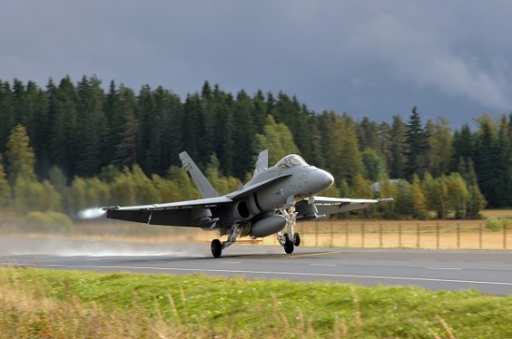 F/A-18 Hornet -monitoimihävittäjä Jokioisilla