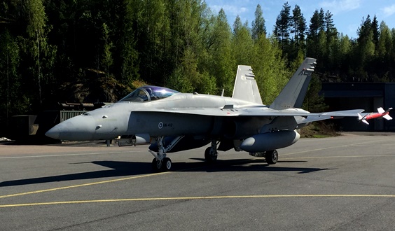 Hornet HN-410 on palannut siirtolennolla Yhdysvalloista Suomeen
