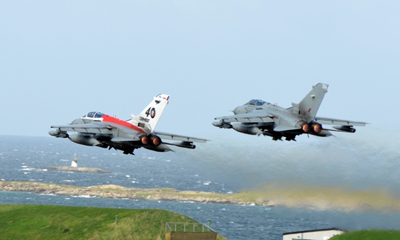 Ison-Britannian ilmavoimien Tornado-hävitttäjäpommittajia
