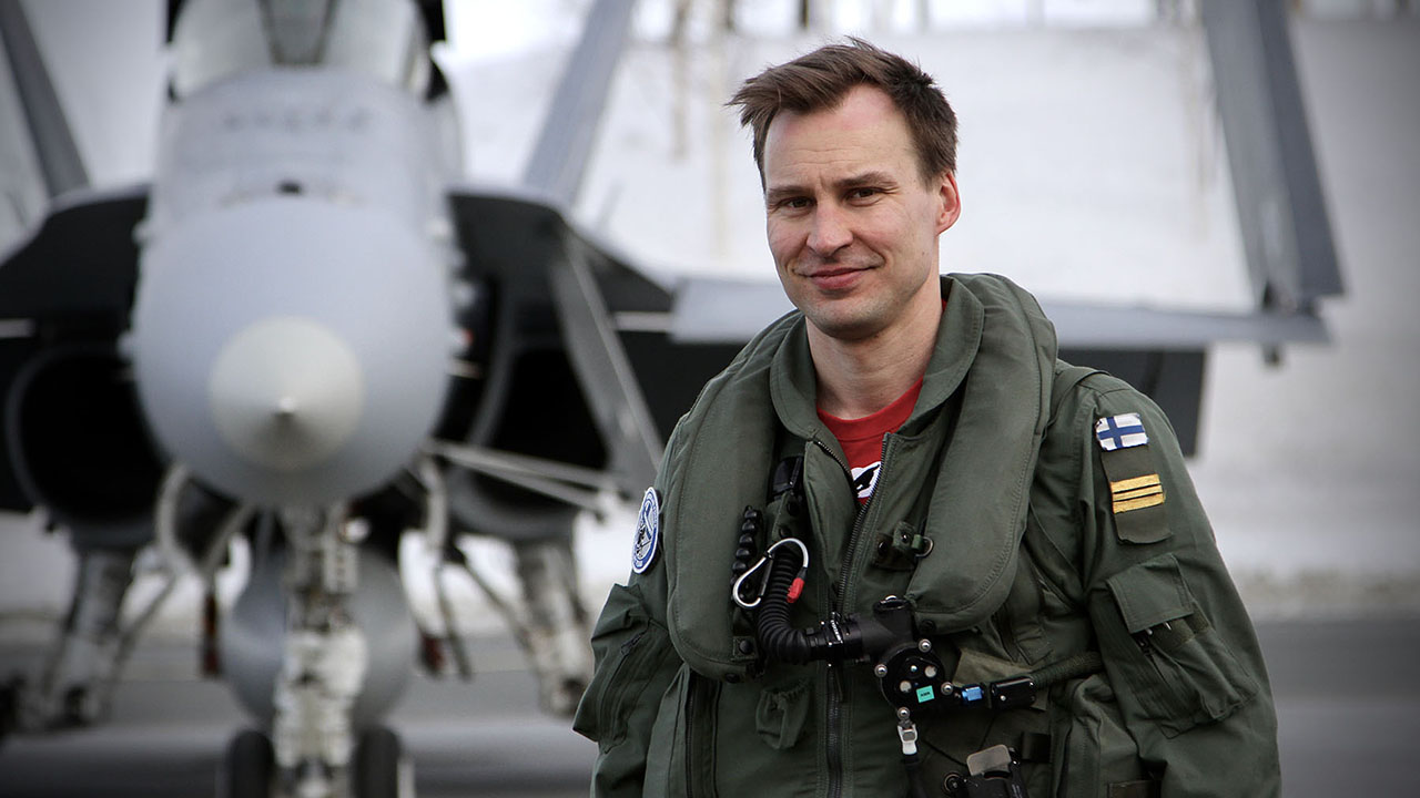 Captain Aleksi Ritvos standing in front of the Hornet.
