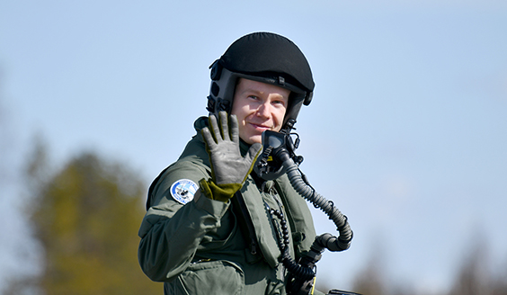 Hornet-esityslentäjä kapteeni Anssi Nieminen