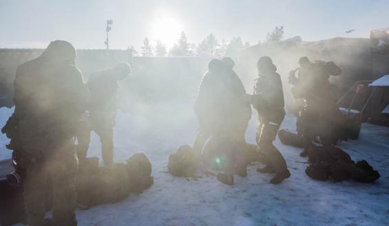 Yksikö harjoittelee toimintaa tulipalon sattuessa.