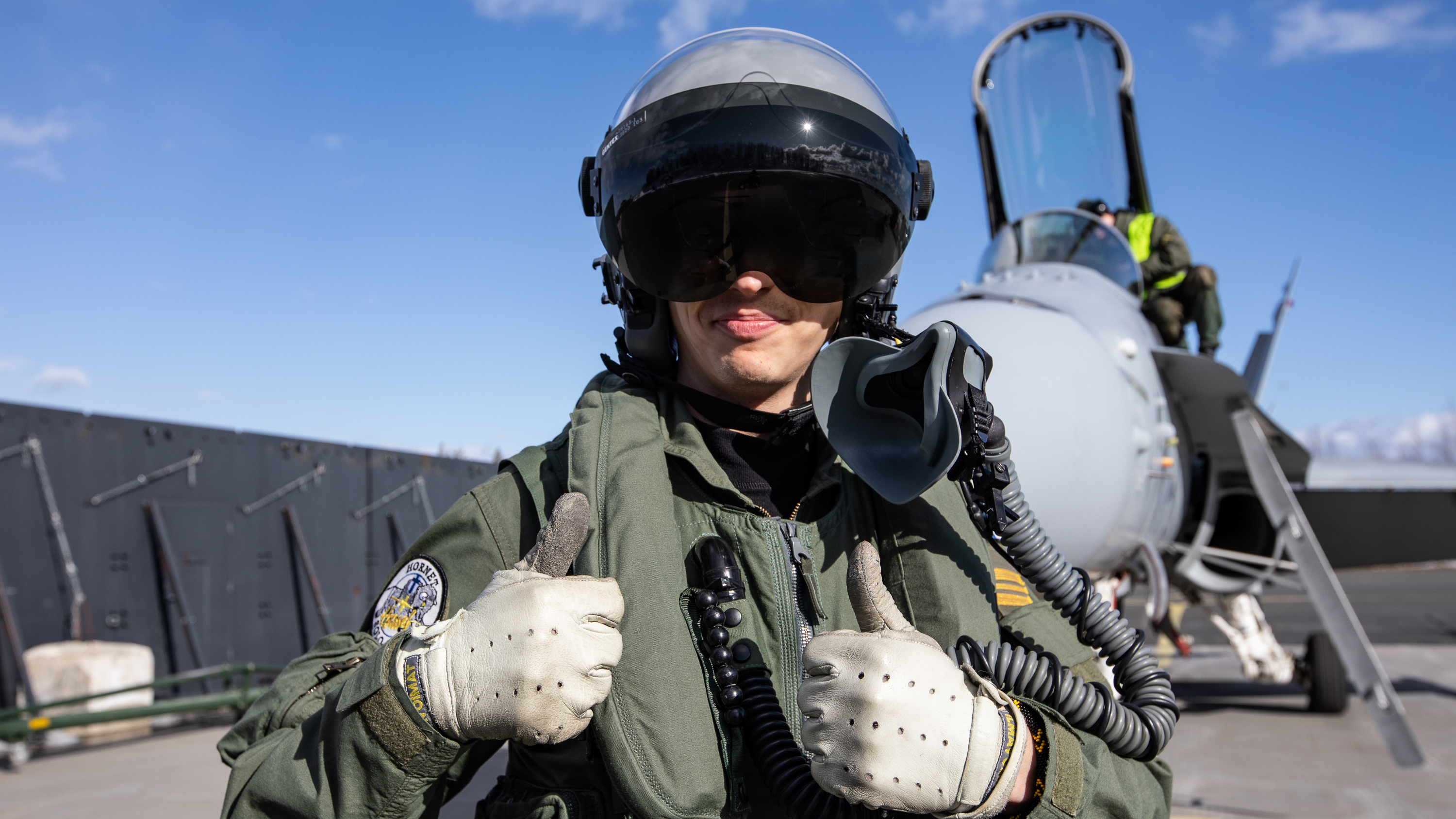 Hornet-esityslentäjä kapteeni Paulus Kärnä