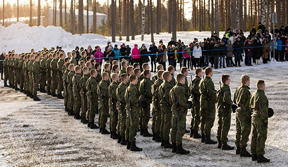 Ilmasotakoulun varusmiehet sotilasvala- ja sotilasvakuutustilaisuus.