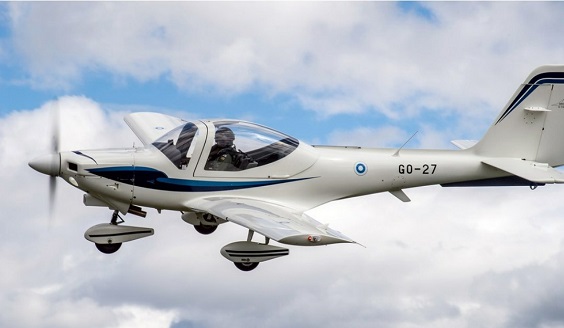 Ilmasotakoulun Grob-lentokoneet myös Pirkkalassa viikoilla 11 ja 12