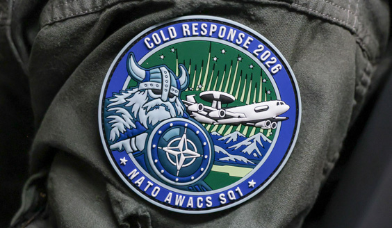 Cold Response 26 -teemainen AWACS-hihamerkki.