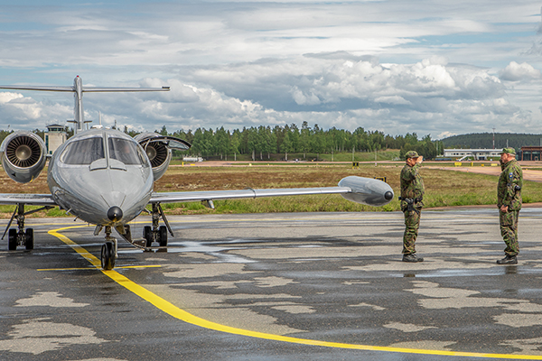 Learjet, Satakunnan lennoston komentaja ja Ilmasotakoulun johtaja.