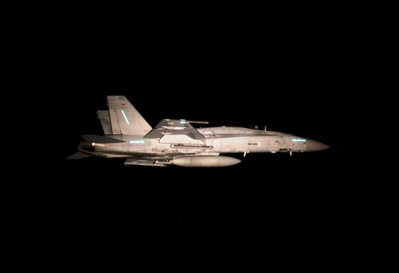 Tunnistettavaa ilma-alusta esittävä ilmavoimien Hornet valokuvattuna harjoituslennolla syystalvella 2016.